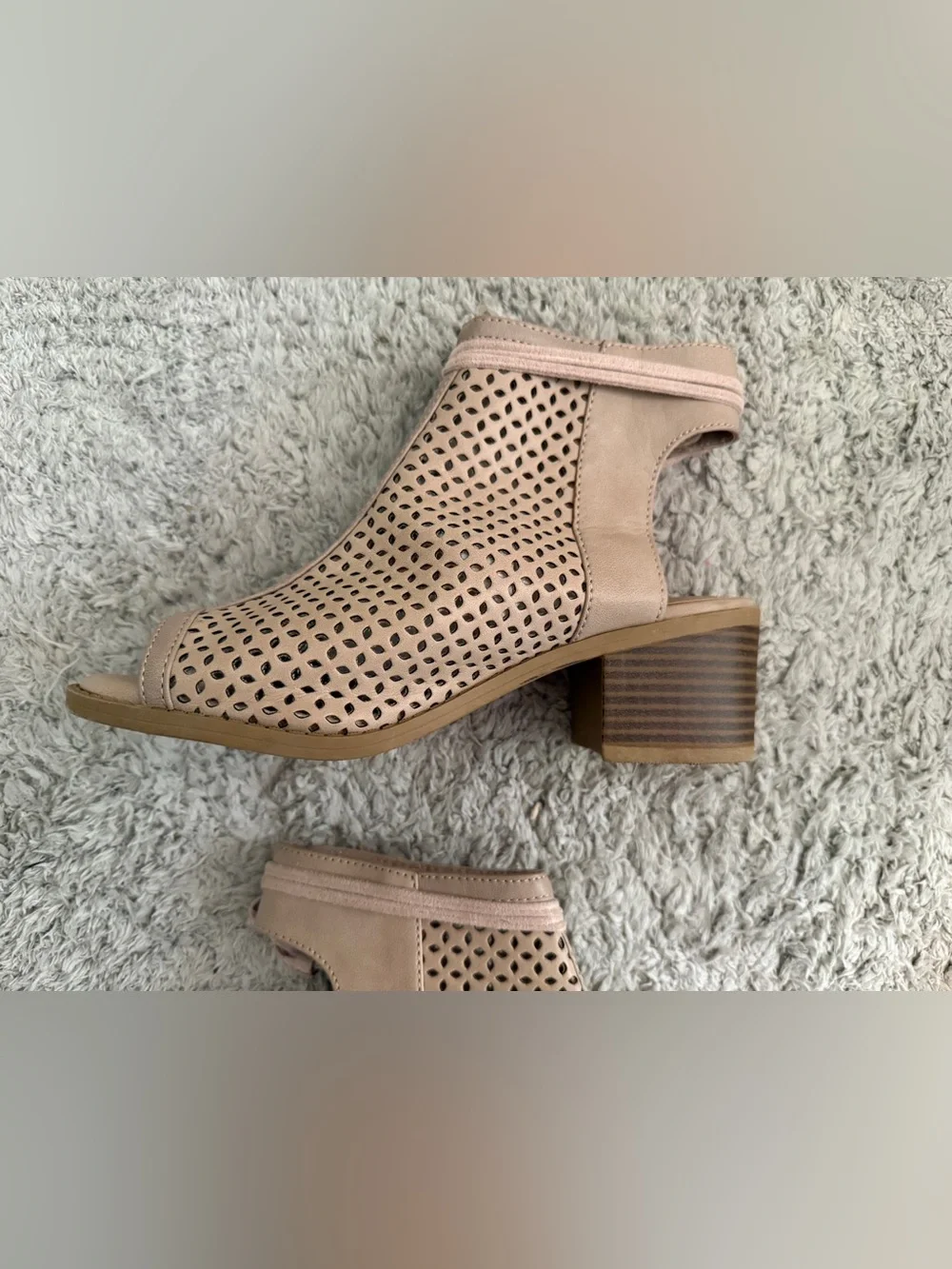 MIA Girls Tan Perforated Cutout Block Heel Sandals, sz 4Y, 5.5 woman's , euc
